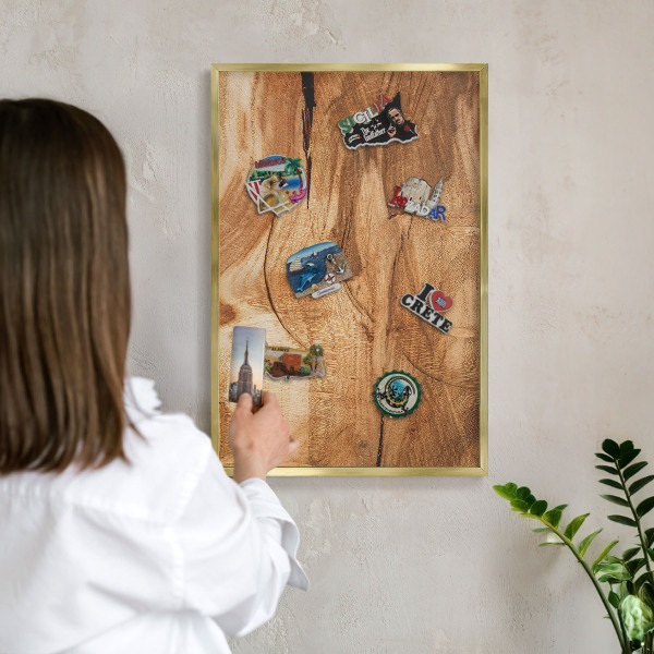 Magnettafel für Urlaubsmagnete in Goldrahmen Naturholz