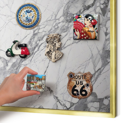 Magnettafel für Urlaubsmagnete in Goldrahmen Marmor-Eleganz