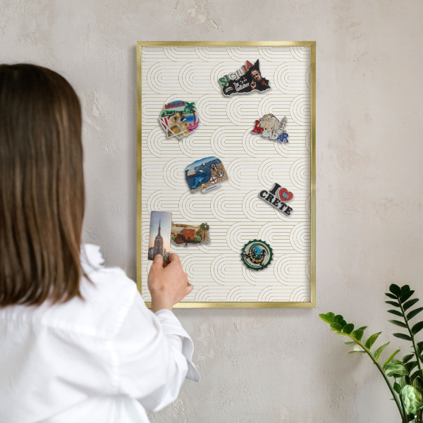Magnettafel für Urlaubsmagnete in Goldrahmen Künstlerische Bögen