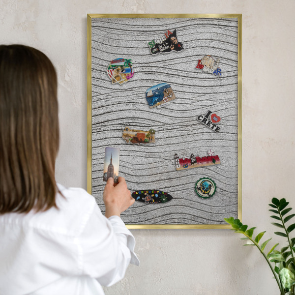 Magnettafel für Urlaubsmagnete in Goldrahmen Graue Wellen