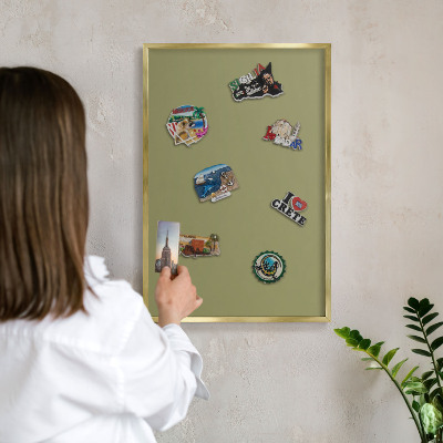 Magnettafel für Urlaubsmagnete in Goldrahmen Grünes Gras
