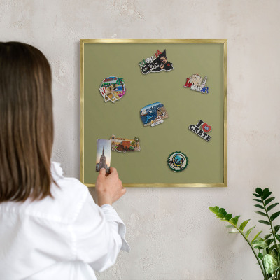 Magnettafel für Urlaubsmagnete in Goldrahmen Grünes Gras