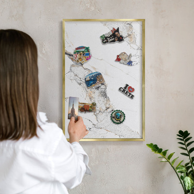 Magnettafel für Urlaubsmagnete in Goldrahmen Marmoroptik