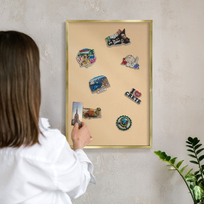 Magnettafel für Urlaubsmagnete in Goldrahmen Cremige Harmonie