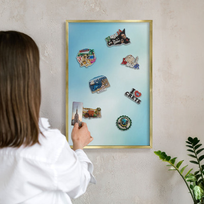 Magnettafel für Urlaubsmagnete in Goldrahmen Blauer Himmel