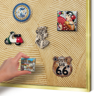 Magnettafel für Urlaubsmagnete in Goldrahmen Strukturlinien