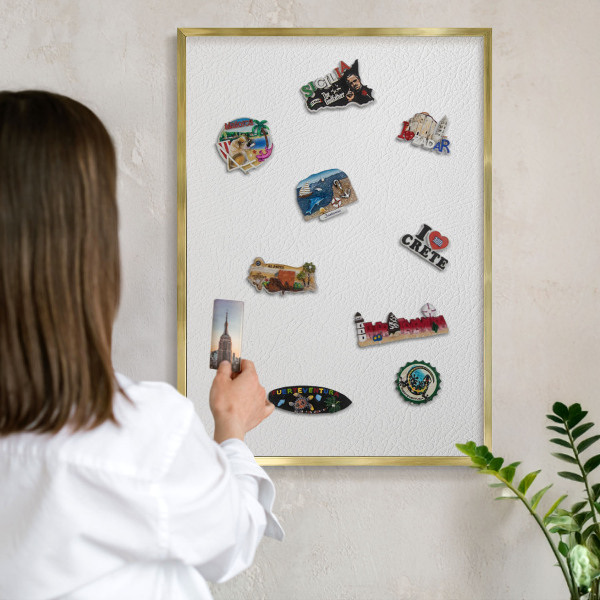 Magnettafel für Urlaubsmagnete in Goldrahmen Weiße Textur