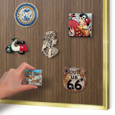 Magnettafel für Urlaubsmagnete in Goldrahmen Holzhintergrund
