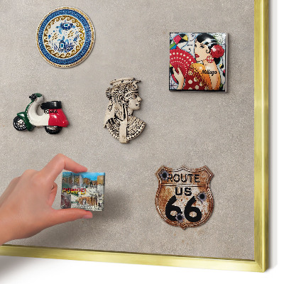 Magnettafel für Urlaubsmagnete in Goldrahmen Neutrale Eleganz