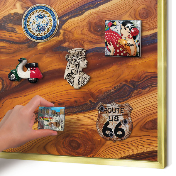 Magnettafel für Urlaubsmagnete in Goldrahmen Holzringe