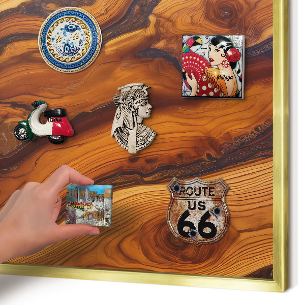 Magnettafel für Urlaubsmagnete in Goldrahmen Holzringe
