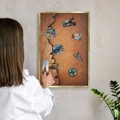 Magnettafel für Urlaubsmagnete in Goldrahmen Holzstruktur