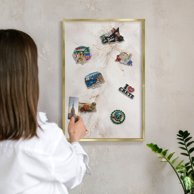 Magnettafel für Urlaubsmagnete in Goldrahmen Florale Eleganz