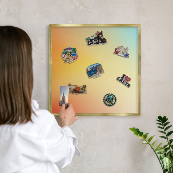 Magnettafel für Urlaubsmagnete in Goldrahmen Farbübergang