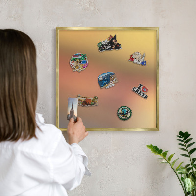 Magnettafel für Urlaubsmagnete in Goldrahmen Farbenfrohes Leuchten