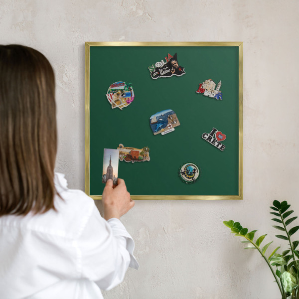 Magnettafel für Urlaubsmagnete in Goldrahmen Flaschengrün