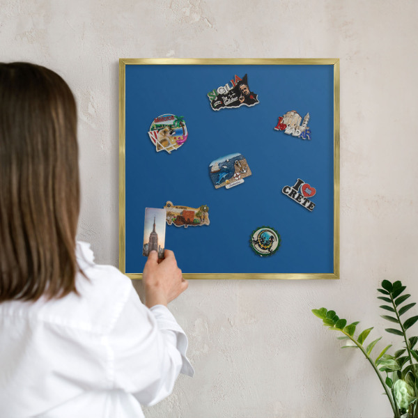 Magnettafel für Urlaubsmagnete in Goldrahmen Dunkelblau