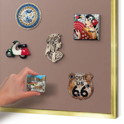 Magnettafel für Urlaubsmagnete in Goldrahmen Pastellbraun