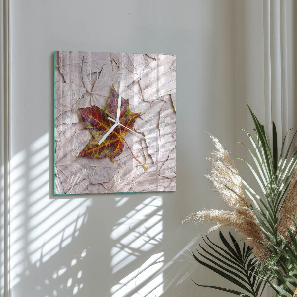 Wanduhr quadratisch Ahornblatt