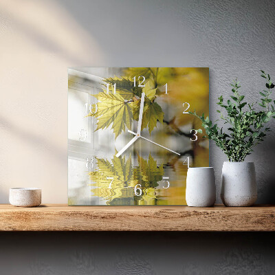 Wanduhr quadratisch Ahornblatt