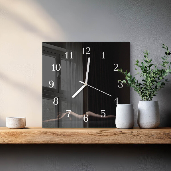 Wanduhr quadratisch Frau