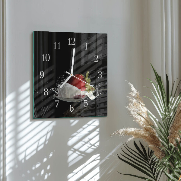 Wanduhr quadratisch Erdbeere