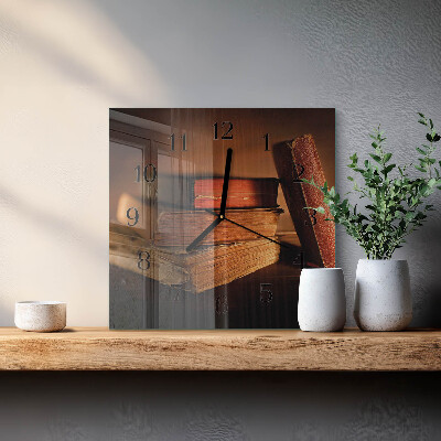 Wanduhr aus glas Buch