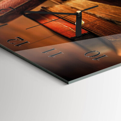 Wanduhr aus glas Buch