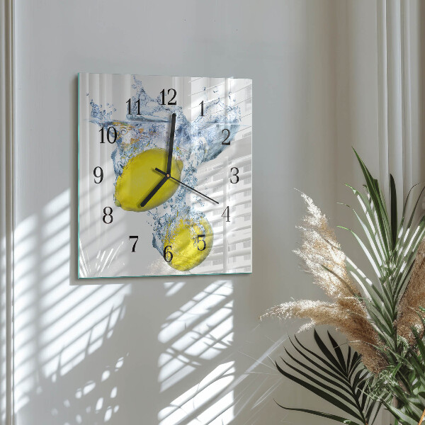 Wanduhr aus glas Zitronen in Wasser