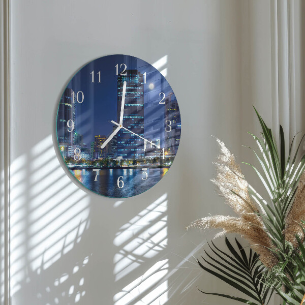 Glas wanduhr Abend in der Stadt