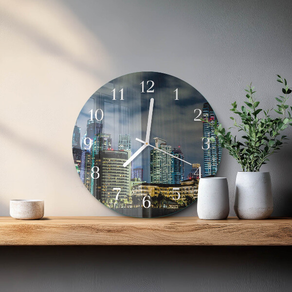 Glas wanduhr Abend in der Stadt