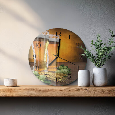 Wanduhr rund Gläser Bier