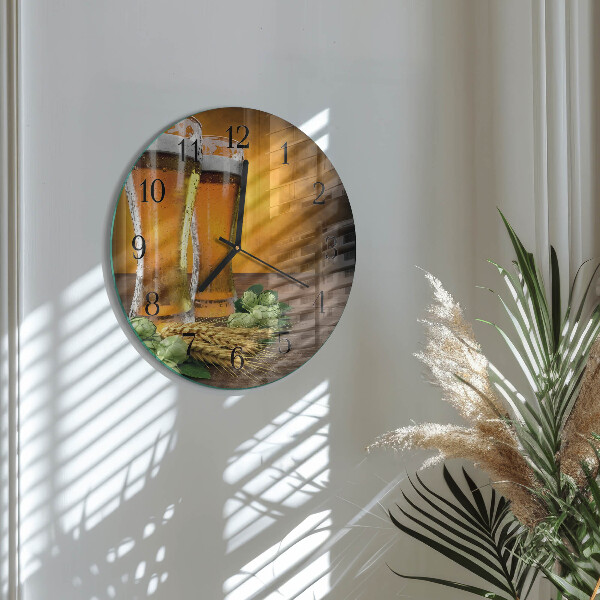 Wanduhr rund Gläser Bier
