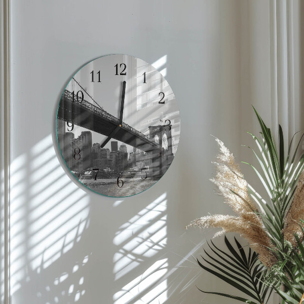 Wanduhr rund Brücke