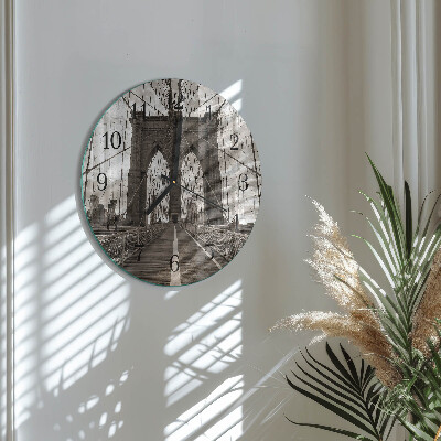 Wanduhr rund Brücke