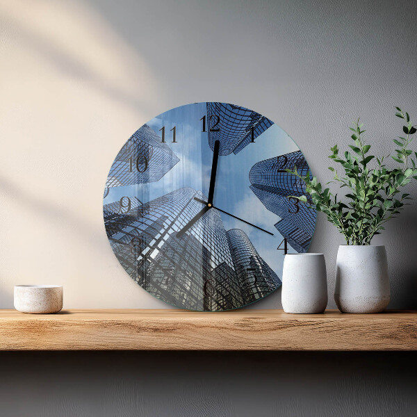 Wanduhr rund Glasgebäude