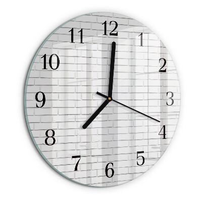Wanduhr rund Ziegelmauer
