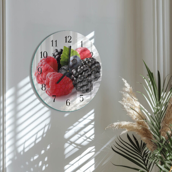 Wanduhr rund Beeren