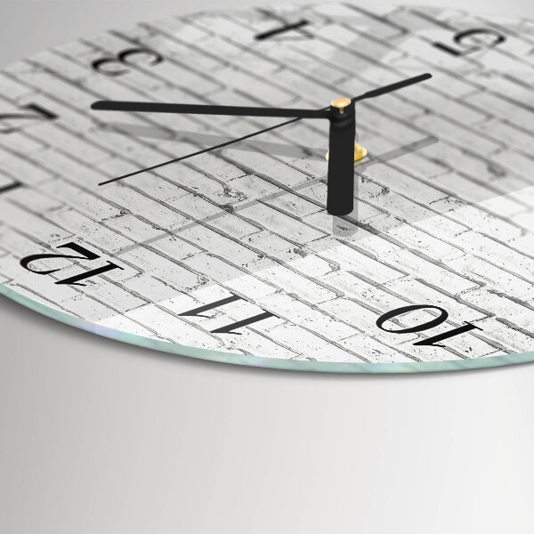 Wanduhr rund Ziegelmauer
