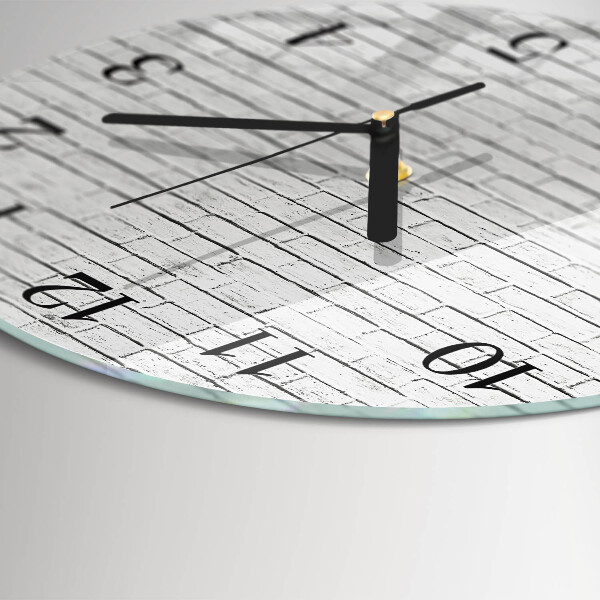 Wanduhr rund Ziegelmauer