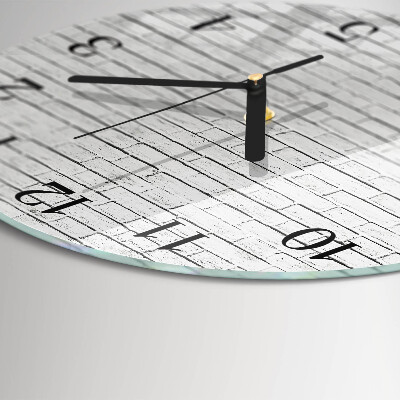 Wanduhr rund Ziegelmauer