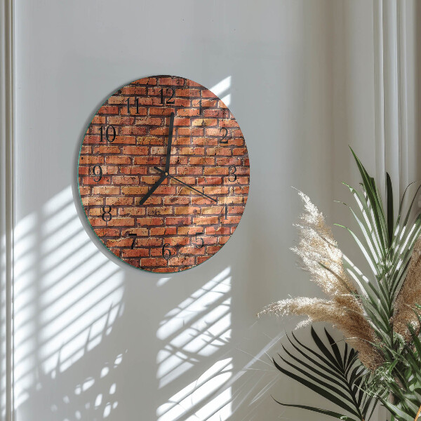 Wanduhr rund Ziegelmauer
