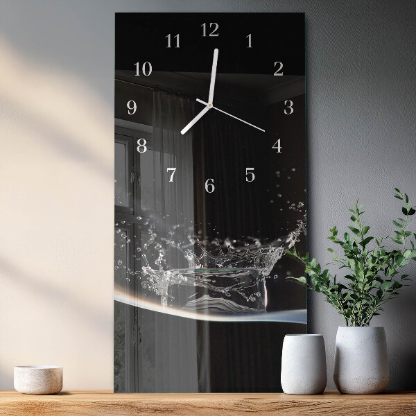 Vertikale Uhr Wasser