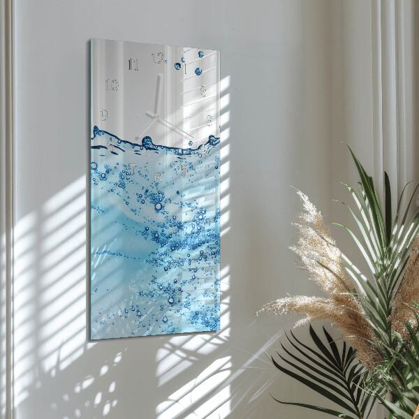 Vertikale Uhr Wasser
