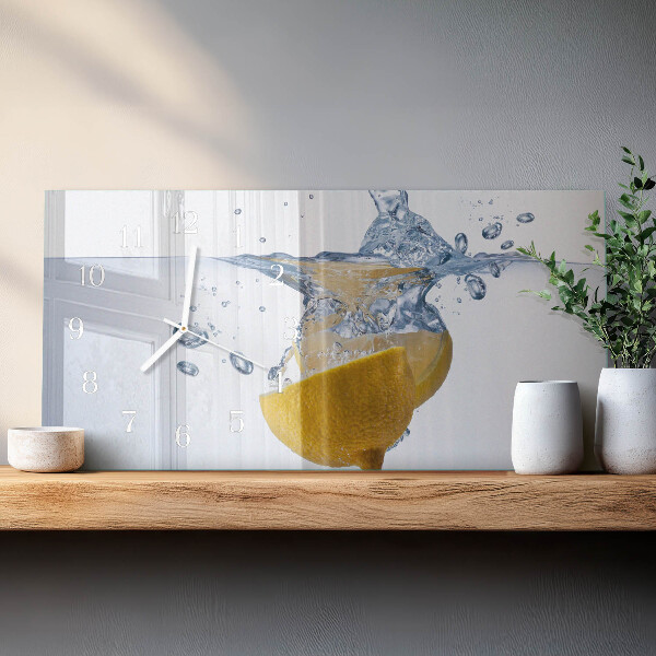 Horizontale Uhr Zitrone im Wasser