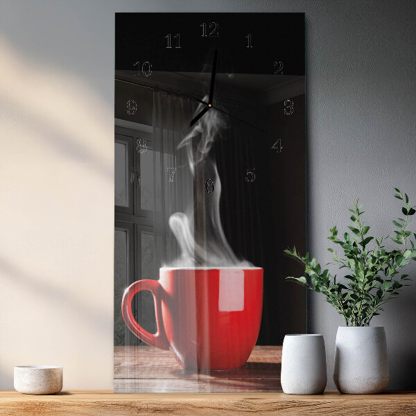 Vertikale Uhr Tasse Kaffee