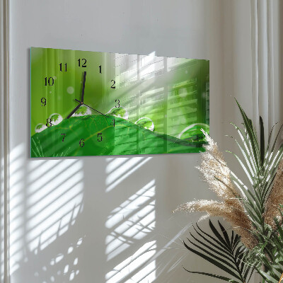Horizontale Uhr Tau auf einem Blatt