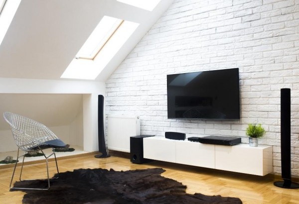 Wie arrangiere ich eine TV-Wand? Interessante Ideen für den Raum rund um den Fernseher